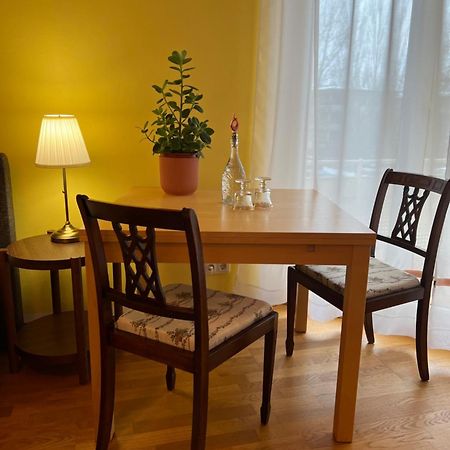 Privatunterkunft Kleiner Balkon In Muenchen West Exteriör bild